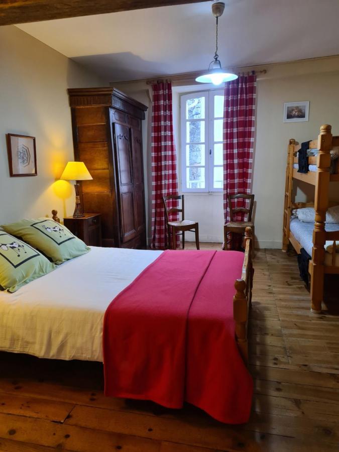 Gîte d'étape Le Couvent d'Ossau Louvie Juzon Esterno foto